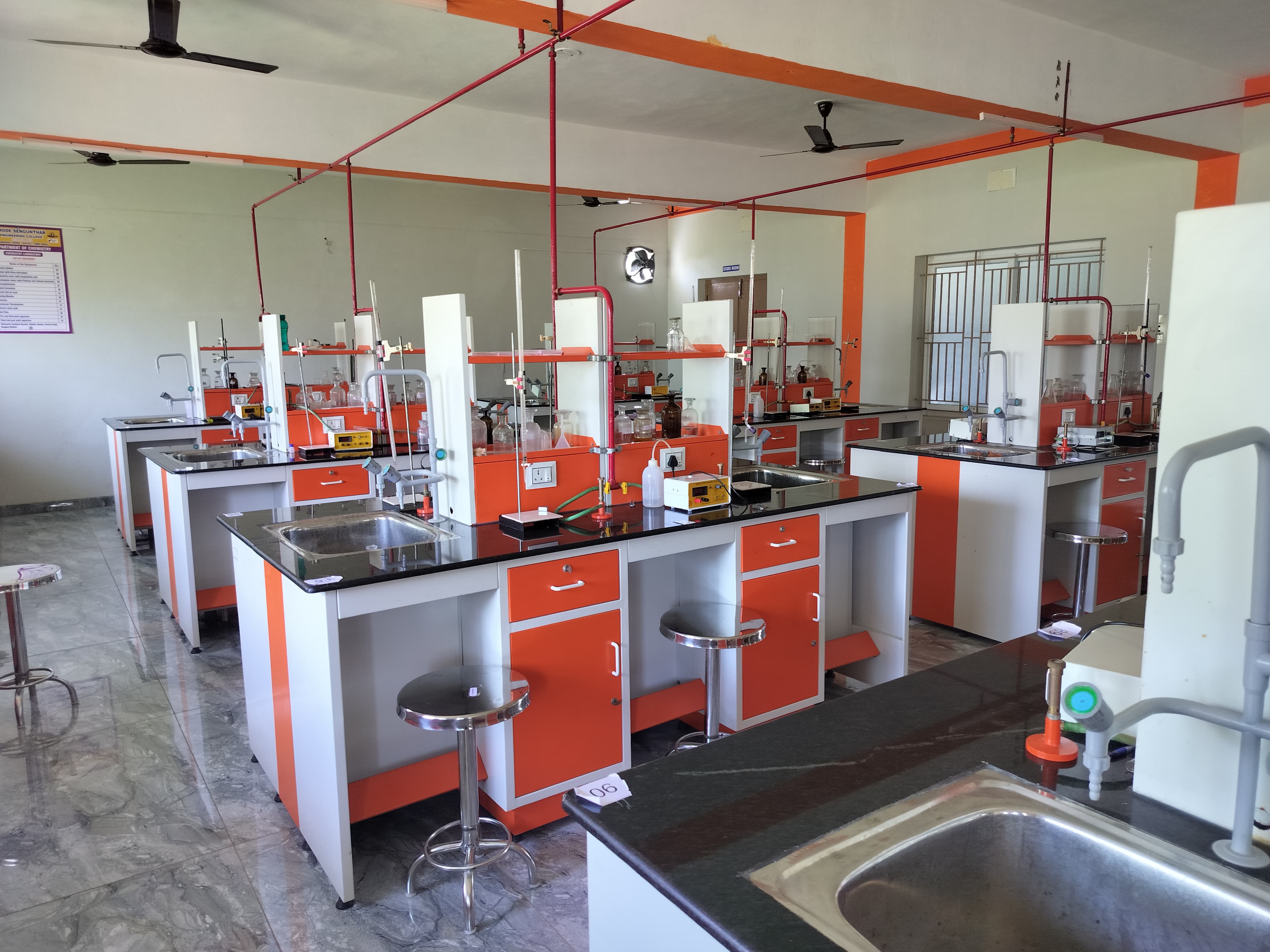 Laboratory Tables with Sink and Drainage Manufacturer in Tamil Nadu