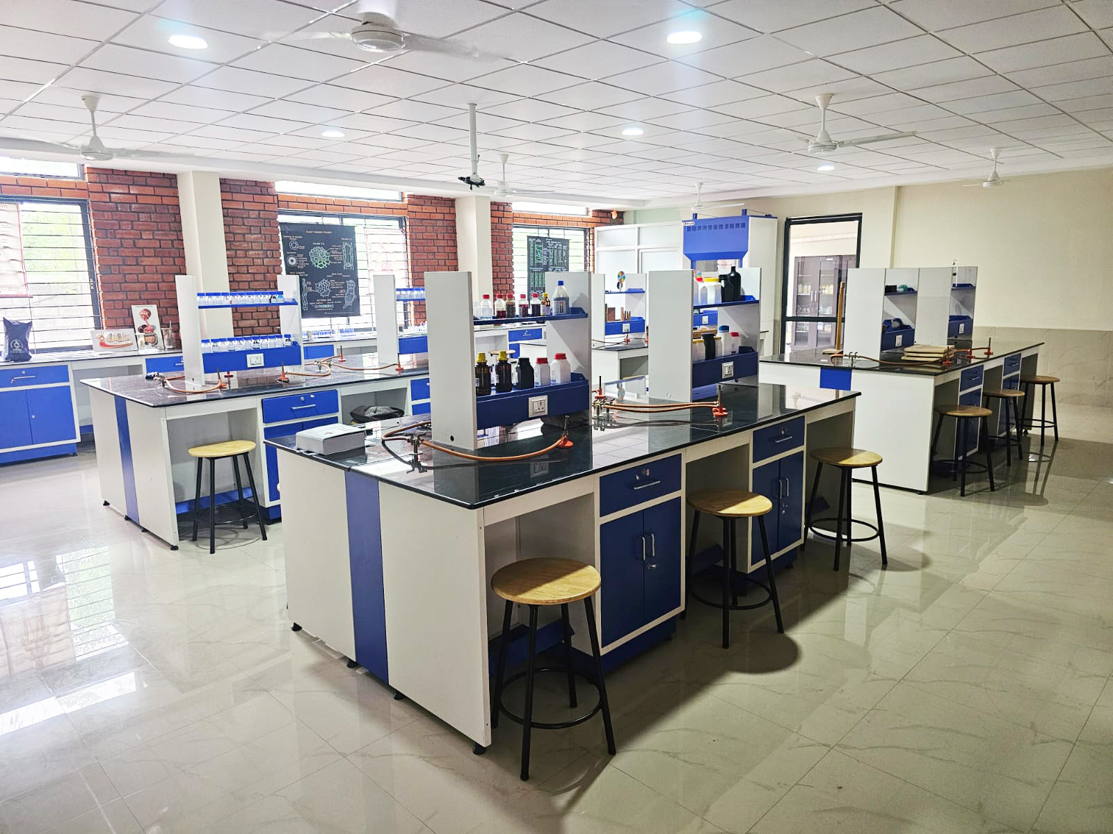 Wall Cabinet for Laboratory Storage in Madurai | Lab Cabinets Tamil Nadu